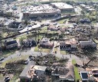 Aumentan a 17 los muertos por fuertes tornados que han azotado el medio oeste y sur de EE. UU. 