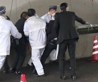 Evacuan al primer ministro de Japón, Fumio Kishida, por una explosión ocurrida en un acto electoral