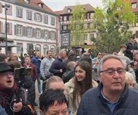 Un grupo de manifestantes abuchea a Macron en Alsacia por la recién aprobada reforma de las pensiones