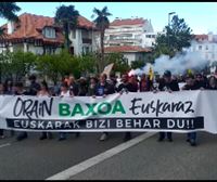 Cientos de personas exigen en Baiona más recursos y una política lingüística eficaz para el euskera