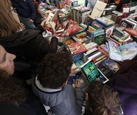 Mucha gente en las ferias de Bilbao, Donostia y Pamplona por el Día Internacional del Libro
