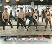 Artem, el joven ucraniano que ha convertido Bilbao en su pista de baile y arrasa en TikTok