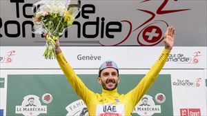 Adam Yates se lleva el Tour de Romandía, con victoria de Gaviria en la última etapa
