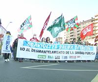 Los sindicatos de Osakidetza protestan a las puertas del Hospital de Basurto