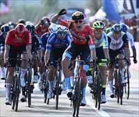 Jonathan Milan gana el esprint de San Salvo, y Evenepoel sigue como líder del Giro tras la segunda etapa