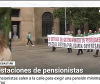 Los pensionistas han salido hoy a la calle en San Sebastián para exponer sus reivindicaciones