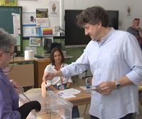 Eneko Andueza vota, por primera vez, en Portugalete