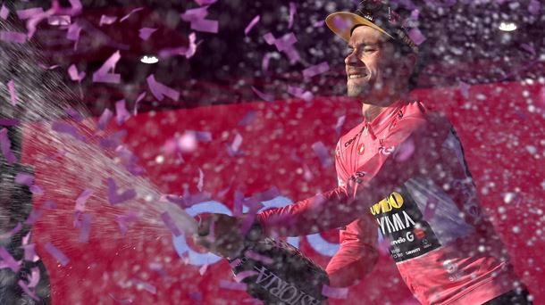 Primoz Roglicek lehen aldiz irabazi du Italiako Giroa. Argazkia: EFE. 