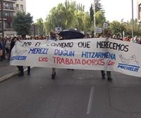 Los trabajadores de la planta de Michelin se manifiestan en Gasteiz para exigir la renovación del convenio