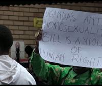 Harreman homosexualak izateagatik bizi arteko kartzela ezartzen duen legea indarrean sartuko da Ugandan