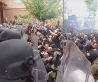 50 manifestantes y 30 soldados heridos tras las tensiones entre los serbios y las fuerzas de la OTAN en Kosovo