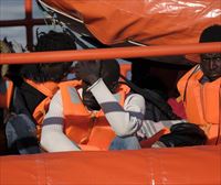 Rescatan a más de 230 migrantes cuando navegaban a bordo de cinco embarcaciones rumbo a Canarias