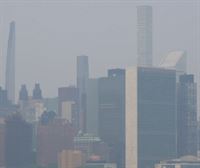 El humo de los incendios forestales de Canadá cubre el skyline de Nueva York