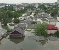 Ucrania dice que 600 kilómetros cuadrados en Jersón están inundados tras la destrucción de la presa de Kajovka
