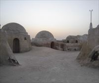 Bi izar orbitatzen dituen planeta bat aurkitu dute, ‘Star Wars’eko ‘Tatooine’ planetaren antzekoa