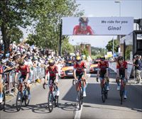 Los ciclistas rinden homenaje a Gino Mäder completando 20 kilómetros de forma neutralizada