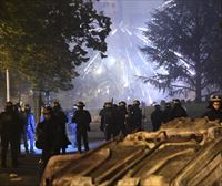 Gutxienez 875 pertsona atxilotu dituzte Frantzian, Poliziak hildako gaztearen heriotza salatzeko protestetan