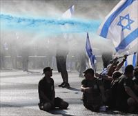 Manifestariek Jerusalemgo eta Tel Aviveko errepideak itxi dituzte, protesta egun jendetsuan