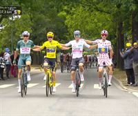 Vingegaard, Pogacar, Philipsen y Ciccone posan con sus maillots de ganadores, en la última etapa del Tour