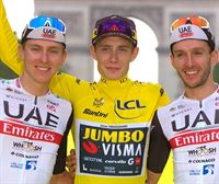 Vingegaard, Pogacar eta Adam Yates, 2023ko Frantziako Tourraren podiumean