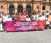El Ayuntamiento de San Sebastián se concentra para condenar las agresiones sexuales del sábado
