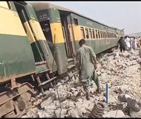 Un accidente ferroviario deja decenas de muertos y más de 80 heridos en Pakistán
