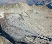 El glaciar del Aneto, cerca de desaparecer, se vuelve cada vez más peligroso
