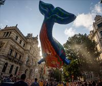 El desfile de la Ballena ha vuelto a llenar Bilbao de sonrisas e ilusión de niños y mayores