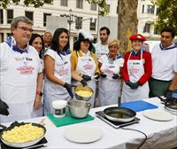 El concurso de tortilla de patatas es el protagonista del cuarto día de las fiestas de Bilbao