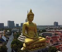 Un Buda enorme, mercados flotantes, templos e insectos para picar; ¡Bienvenidos a Bangkok!