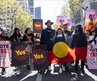 Milaka australiar atera dira kalera aborigenak Konstituzioan kontuan hartzearen aldeko botoa eskatzeko