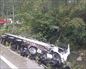 Rescatan a un camionero atrapado al caer su vehículo al río en Urretxu