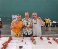 Buen ambiente en la II Feria del Tomate Antiguo de Elburgo (Lautada)