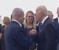 Netanyahu y Herzog reciben a pie a de pista a Biden a su llegada a Israel