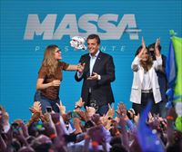 Massa gana la primera vuelta de las elecciones argentinas y frena la ola del ultraderechista Milei