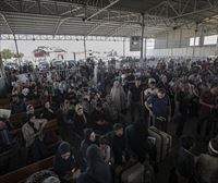 Zauritutako 60 pertsona eta atzerriko pasaportea duten 400 aterako dira gaur Gazatik, Hamasen arabera