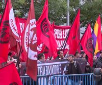 El Frente Obrero se manifiesta contra la amnistía en la sede del PSOE, con gritos de ''traidor'' a Sánchez