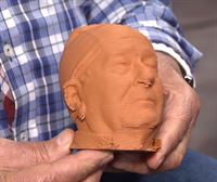 Crean bustos con impresora 3D de vecinos de la Ribera de Deusto para agradecer su contribución al barrio