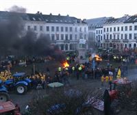Cientos de agricultores llevan sus protestas a Bruselas