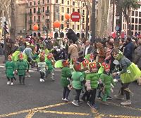 El desfile infantil de Carnaval llena de alegría las calles de Bilbao